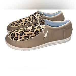 🆕 Women’s size 10 leopard print loafers